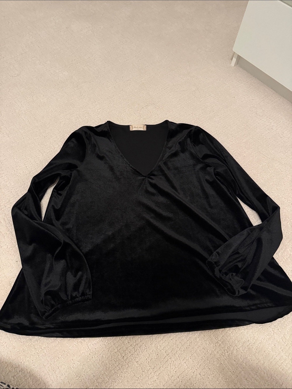 Altar'd State Black Velvet V-Neck Long Sleeve Top